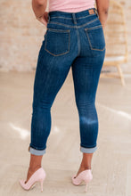 Load image into Gallery viewer, Judy Blue Mid Rise Vintage Cuffed Skinny Capri