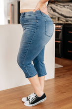Load image into Gallery viewer, Judy Blue High Rise Cool Denim Pull On Capri Jeans
